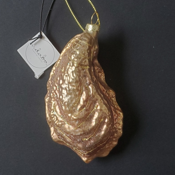 Hand-blown Glass Christmas Ornament of Oyster with Pearl and Sparkling Glitter - Picture 3 of 5